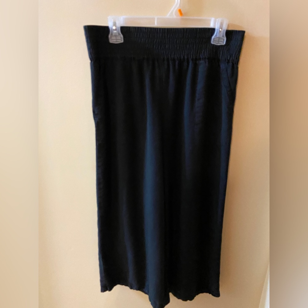 Saks Fifth Avenue black capris